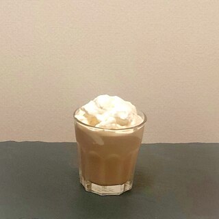 香りを楽しむ　アイスカフェオレ　クリームのせ　♪